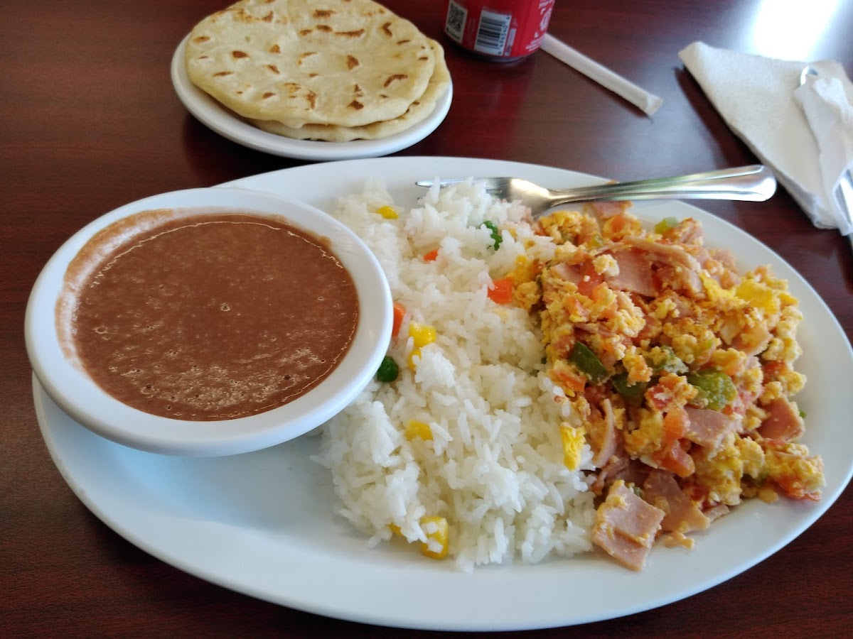 El Coatepecano Pupuseria Photos 2